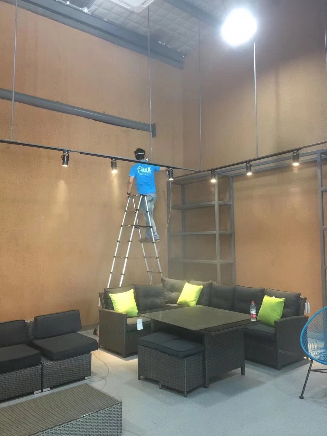 樂富設計園在一個loft創意產業園中，2760多方的一個大項目歷經創綠家兩組工程師兩天兩夜的治理，典型loft式的裝修異味大大降低。樂富設計園的治理源于創綠家曾經為泰普森旗下一家子公司甲醛治理，治理完畢效果非常好，所以泰普森集團二次選擇我們治理。創綠家，值得您信任！