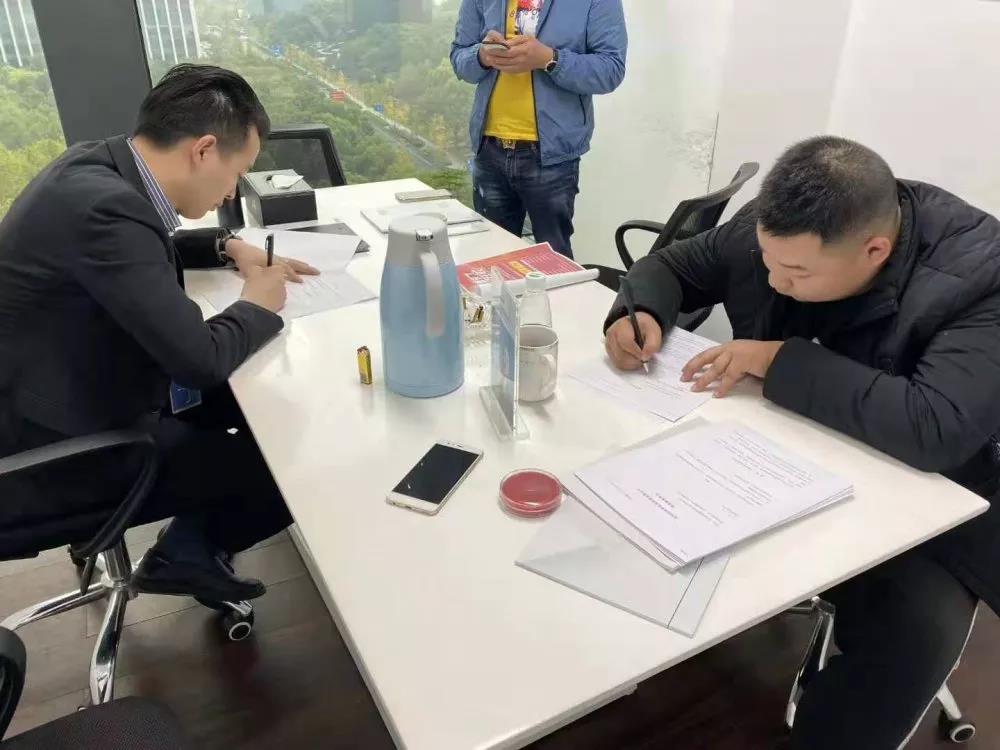 熱烈祝賀楊總簽約創綠家四川省瀘州市區級代理！